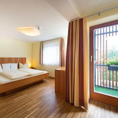 Garni Bernadette Hotel *