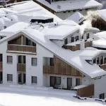 Garni Bernadette *