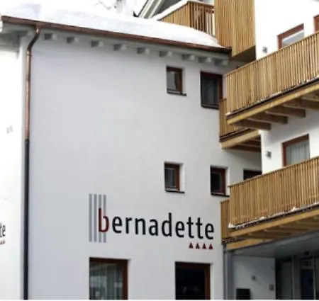 Garni Bernadette 酒店 *