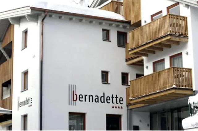 Garni Bernadette Hotel *