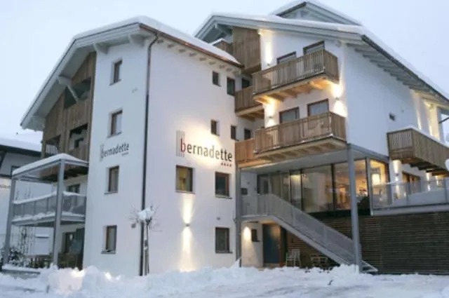 Garni Bernadette Hotel *